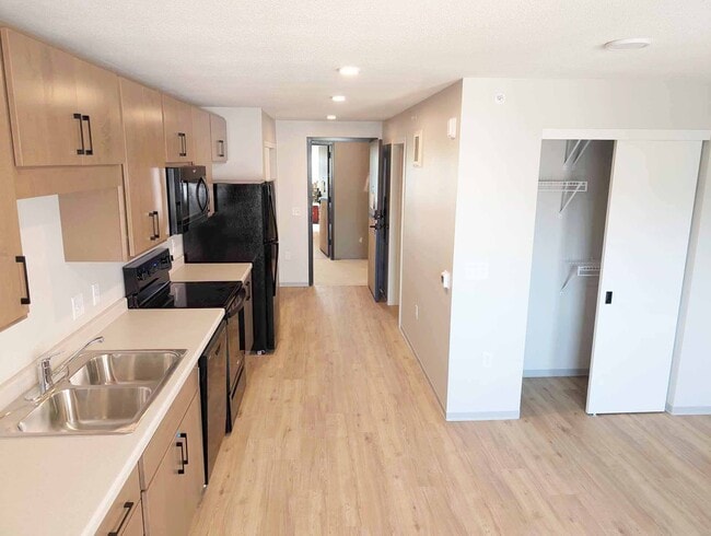 Building Photo - Lakefield Apartments