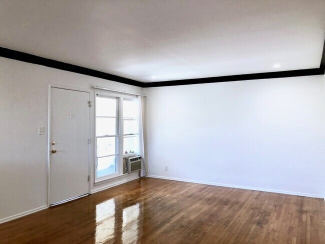 Building Photo - 9001 Monte Mar Dr
