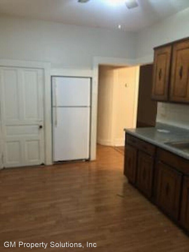 Building Photo - 4 br, 1.5 bath House - 330 E New Street