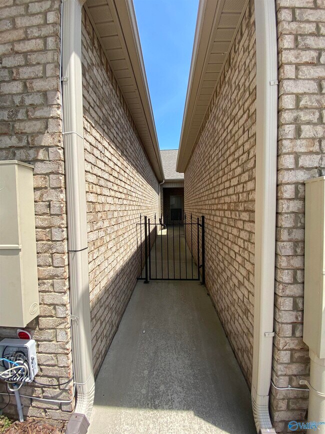 Foto del edificio - 46 Cypress Point Dr