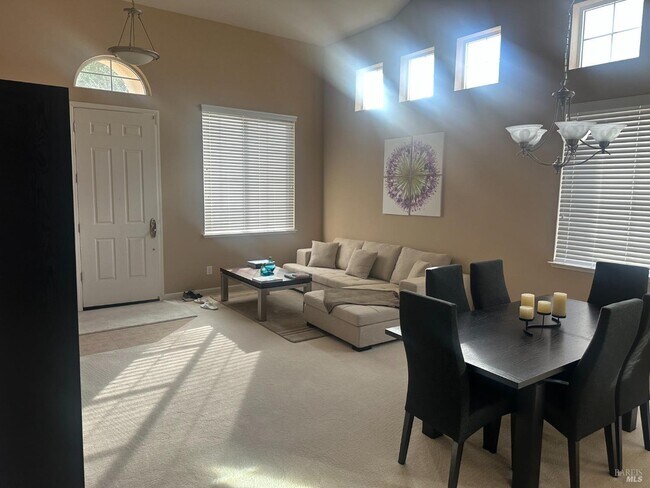 Foto del edificio - 243 Greene Ct
