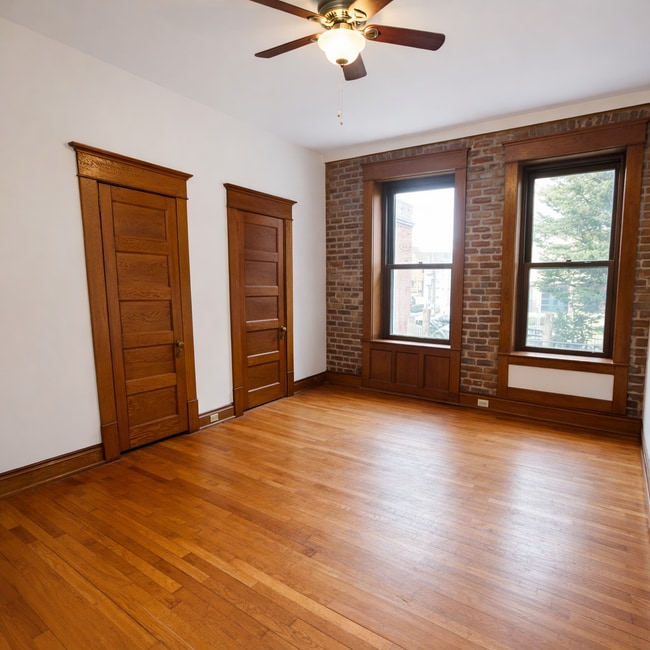 Foto del edificio - 209 W Fifth Ave