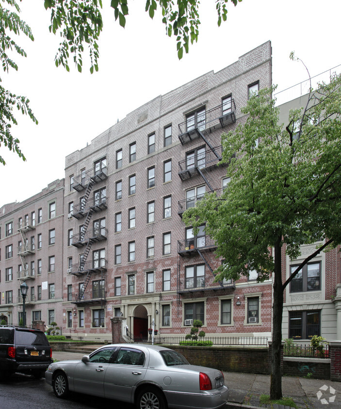 Primary Photo - Nathan Hale Court