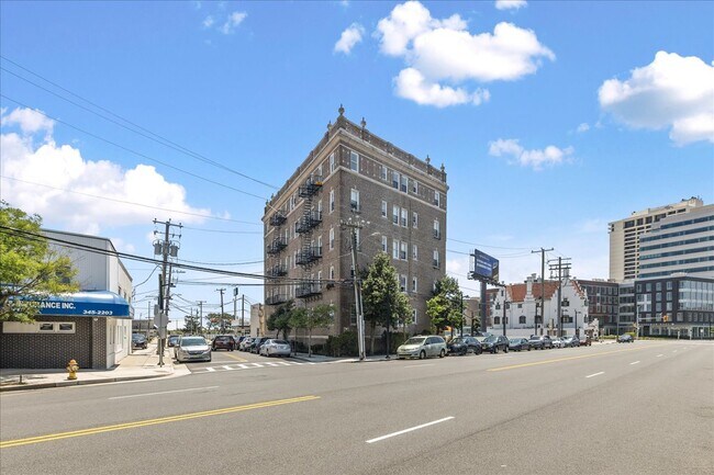 Foto del edificio - 2 S Hartford Ave