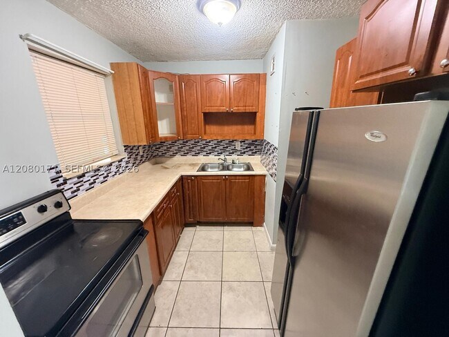 Foto del edificio - 525 W 69th St