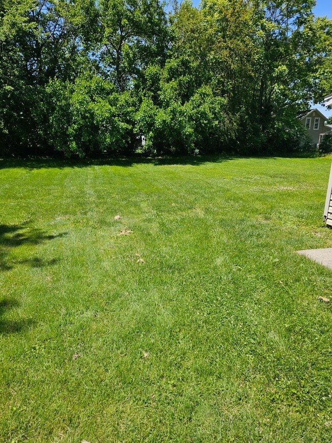 Building Photo - Two Bedroom One Bath House in Portage