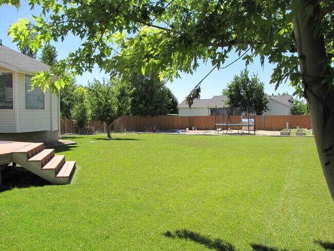 Foto del edificio - 4611 Ripple Creek Cir