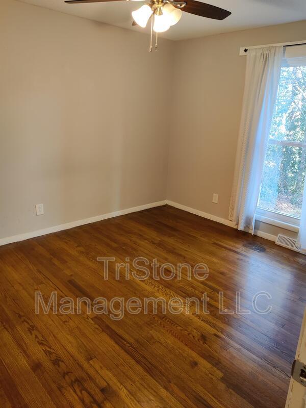 Building Photo - 3108 Erskine Dr