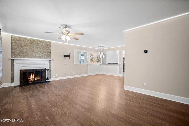 Foto del edificio - 2410 Pine Ct N