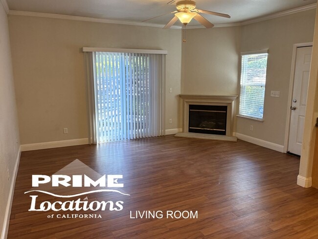 Building Photo - Best value 3 bedroom townhome condo with attached garage
