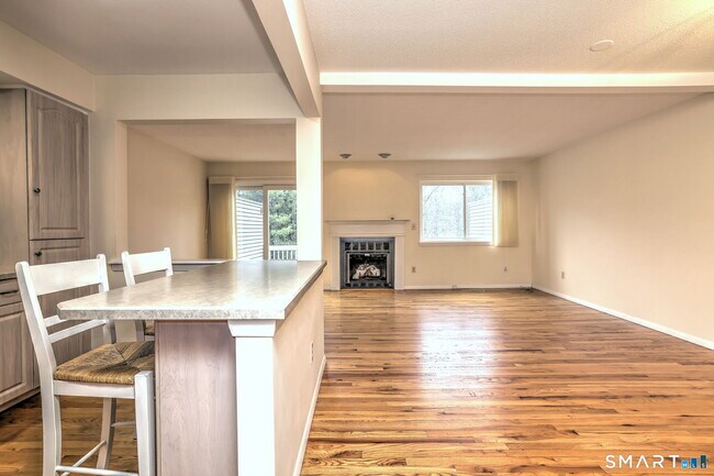 Foto del edificio - 47 Jerimoth Dr