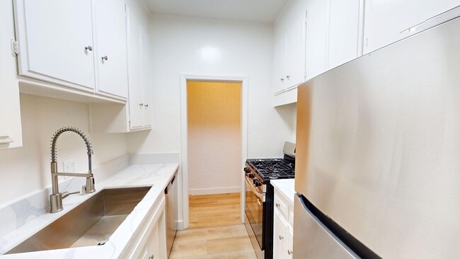 Interior Photo - 335 PALM