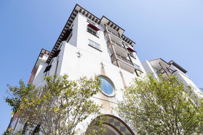 Building Photo - Bonnie Brae Apartments