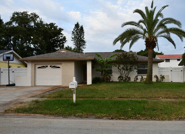 Foto del edificio - 8261 129th St N