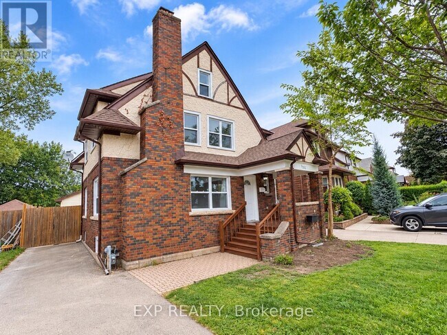 Photo du bâtiment - 4883 Simcoe St