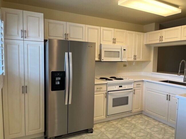 Building Photo - Country Club Villas - 2 bedrooms, 2 bath u...