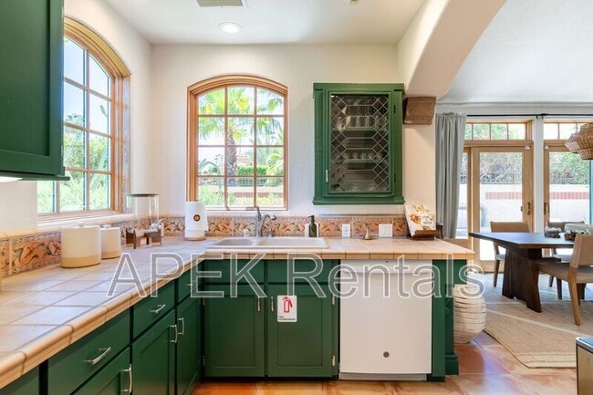 Foto del edificio - 690 W Linda Vista Dr