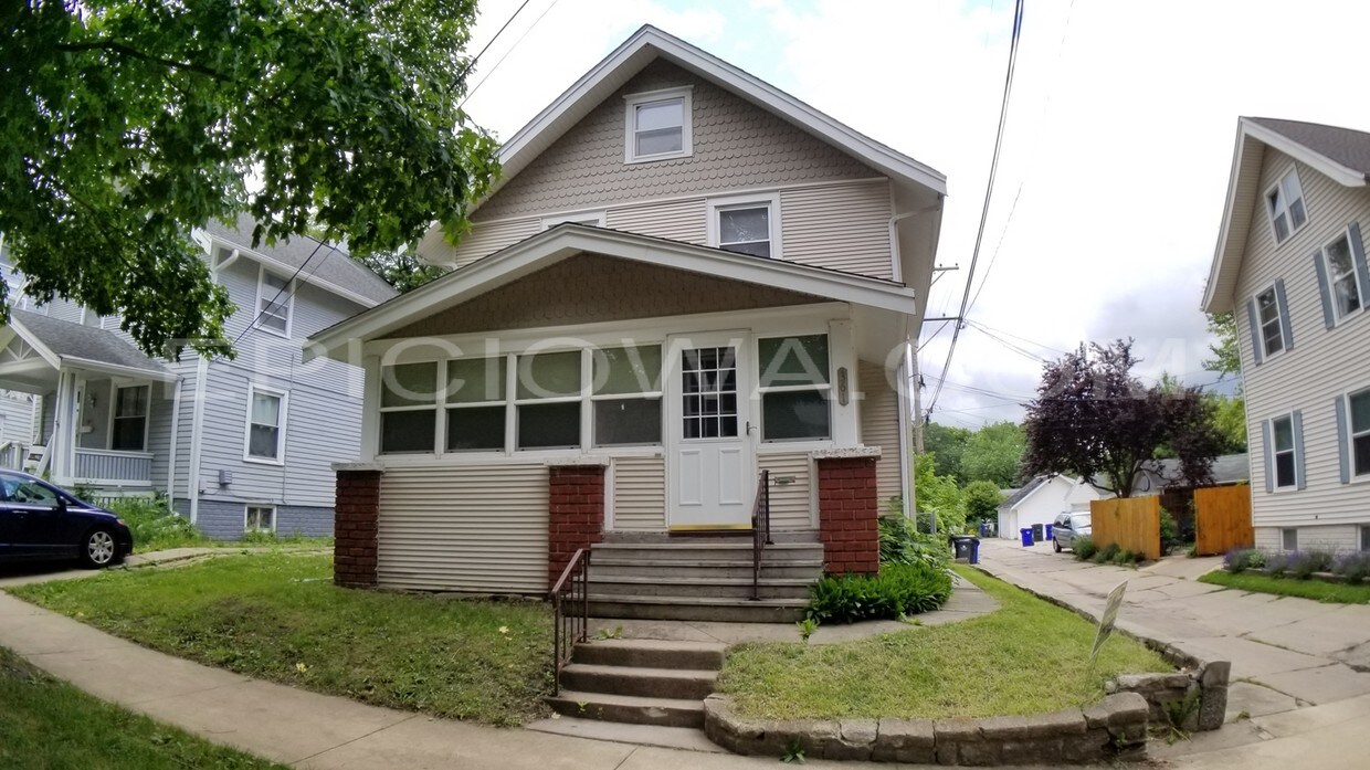 Foto principal - 361 20th St SE