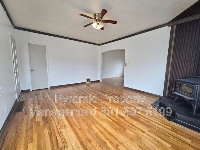 Building Photo - 145 N 300 W