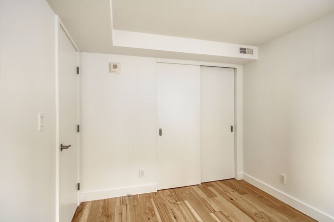 Building Photo - 3460 Rue Peel