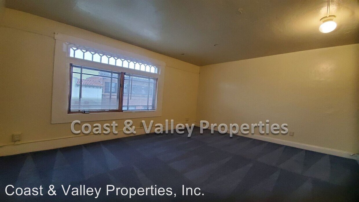 Building Photo - 1 br, 1 bath Apartment - 323 Main St.