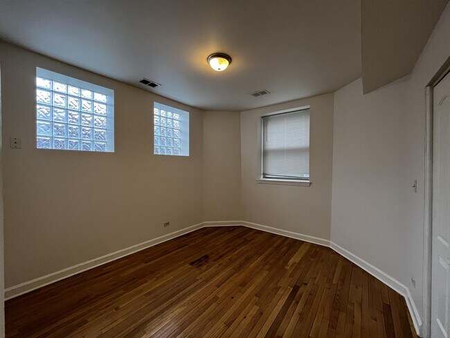 Building Photo - 7722 S Cornell Ave