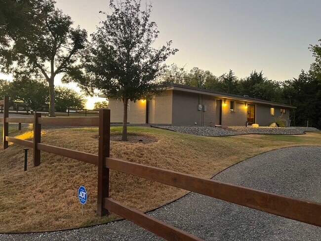 LARGE back yard - 5892 County Road 437
