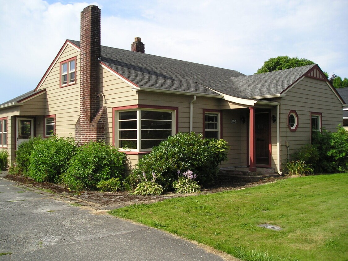 Foto principal - 300 West Blackburn