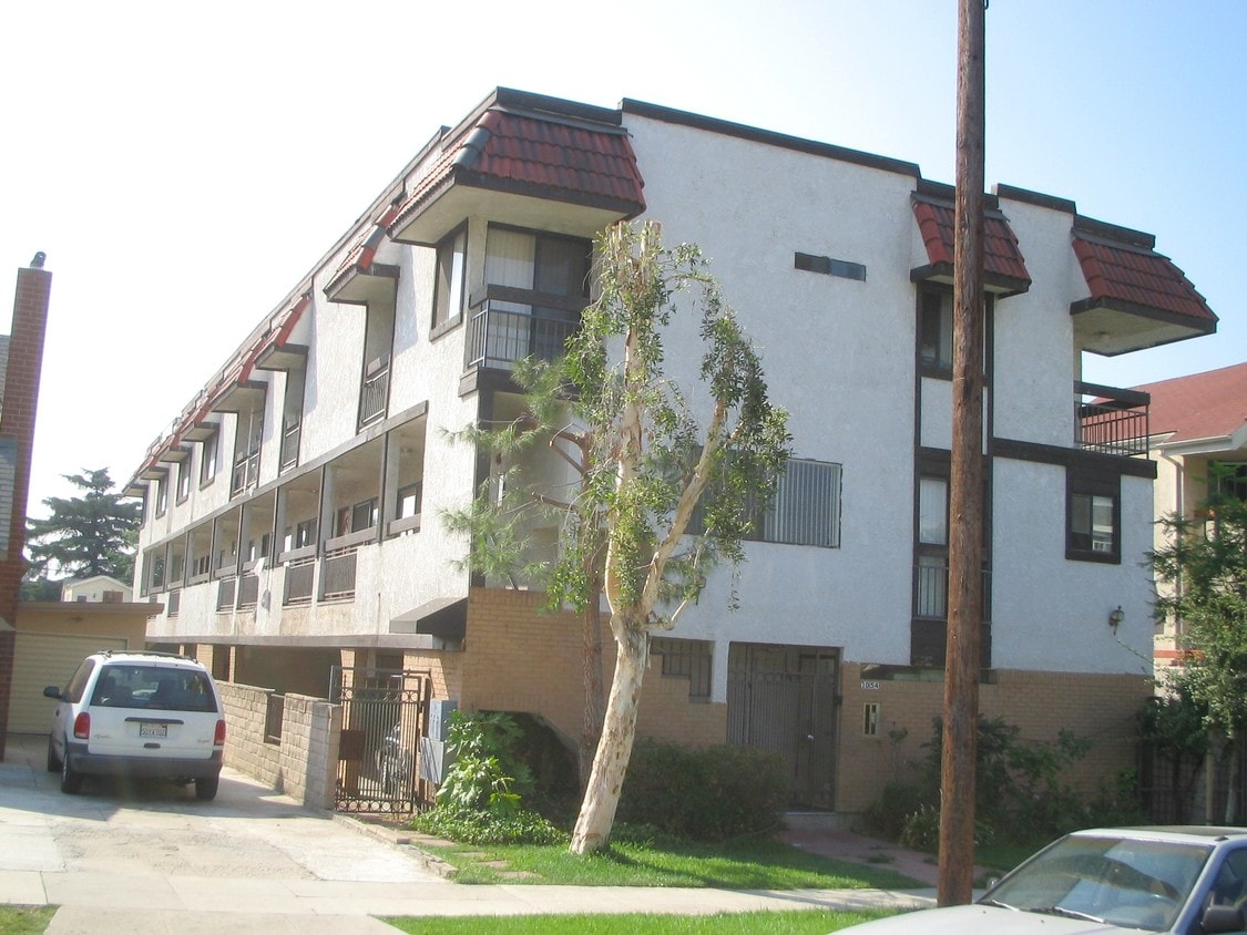 Building Photo - 1054 Thompson Ave