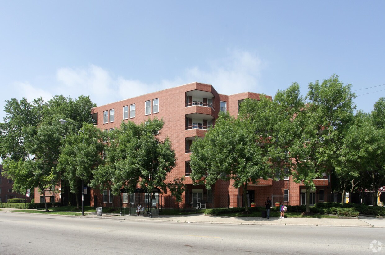 Foto principal - 5700 Stony Island Apartments