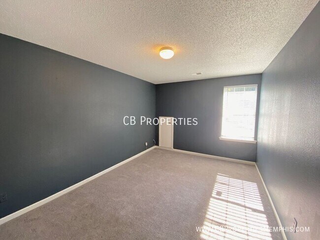 Foto del edificio - 4858 Royal Run Dr