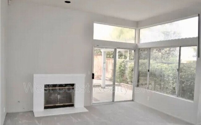 Foto del edificio - 27573 Dandelion Ct