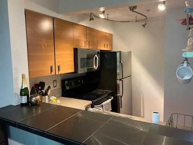 Building Photo - Maxwell condos