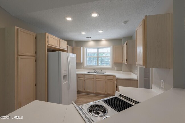 Building Photo - 50 Fiddler Dr
