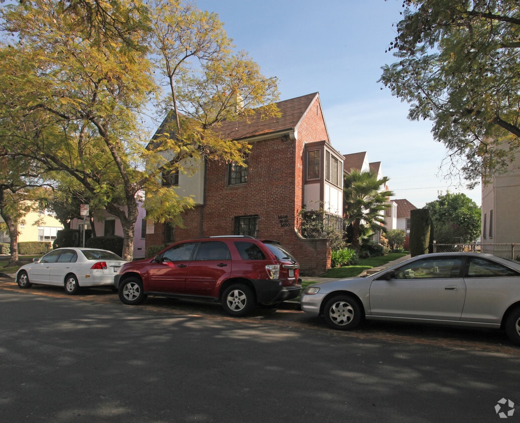 16461650 Rodney Dr, Los Angeles, CA 90027 Apartments in Los Angeles, CA