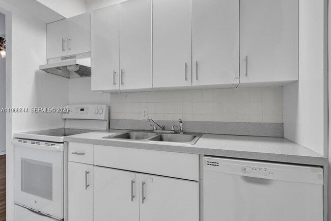 Foto del edificio - 1251 NE 108th St