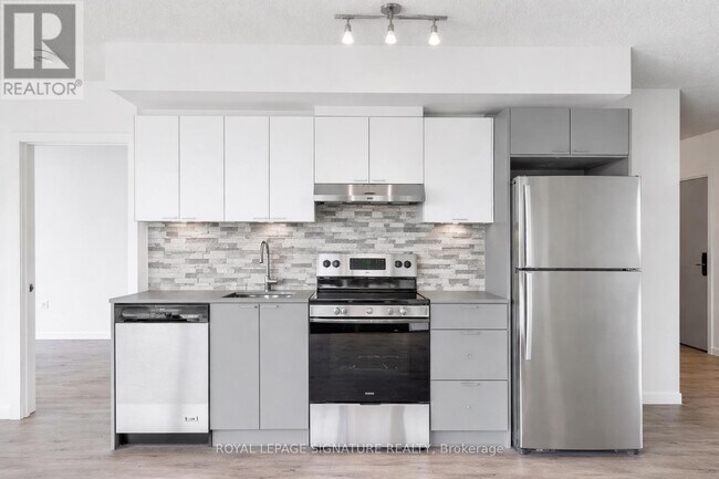 Photo du bâtiment - 3200 Dakota Cmn