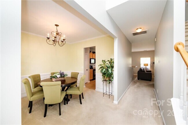 Building Photo - 9010 Gailes Dr