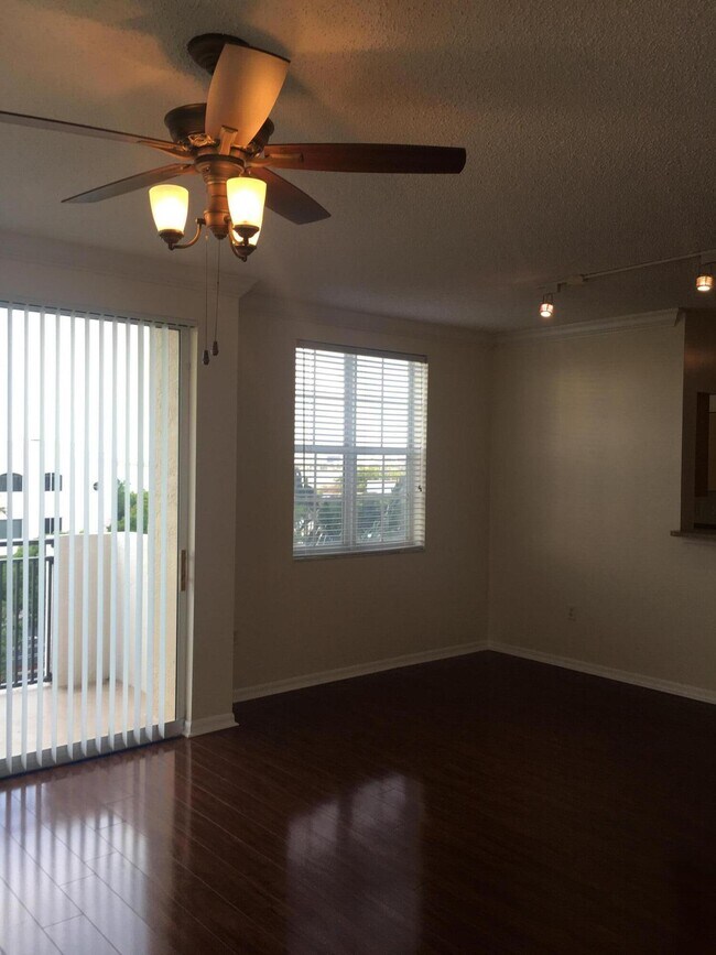 Building Photo - 616 Clearwater Park Rd