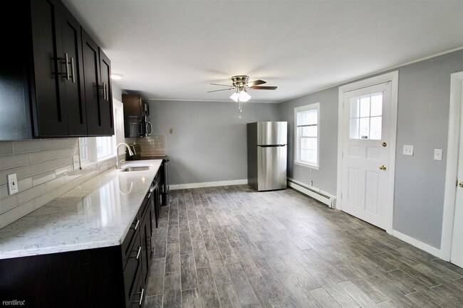 Building Photo - 2 br, 1.5 bath  - 321 Pleasant St