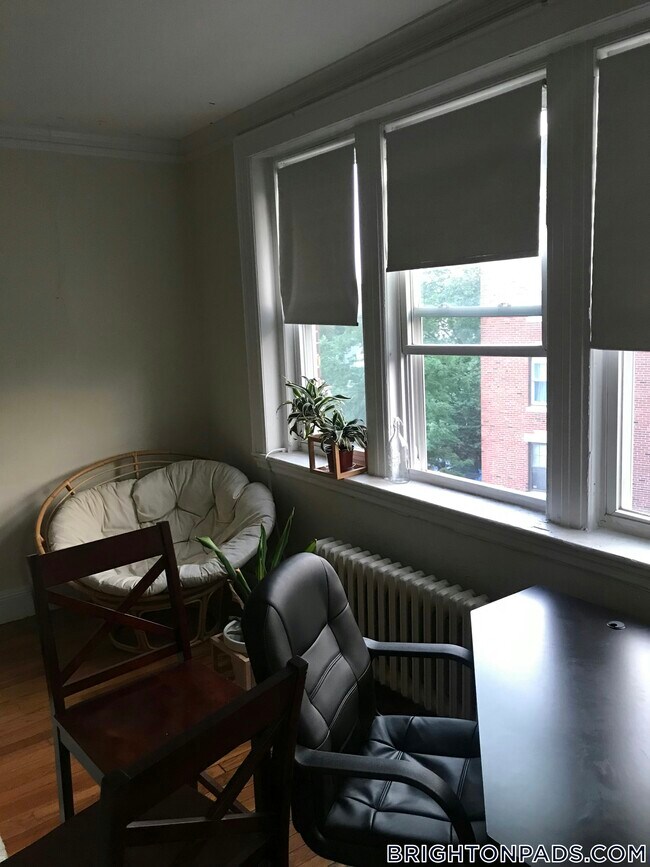 Foto del edificio - 2045 Commonwealth Ave