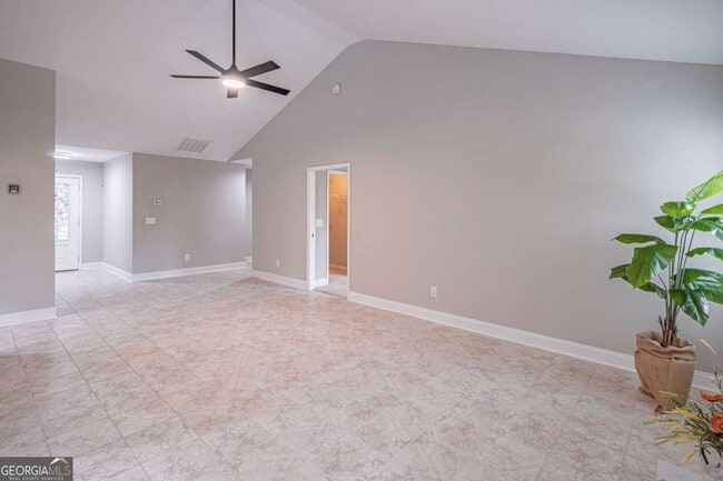 Foto del edificio - 5660 Crest Hill Dr NE