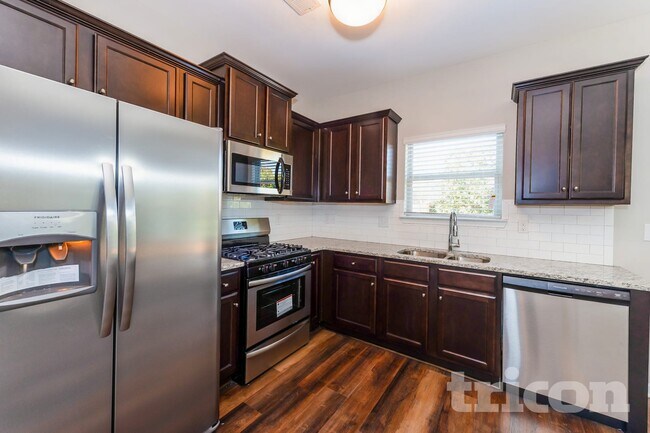 Building Photo - 317 Parkview Pl Dr