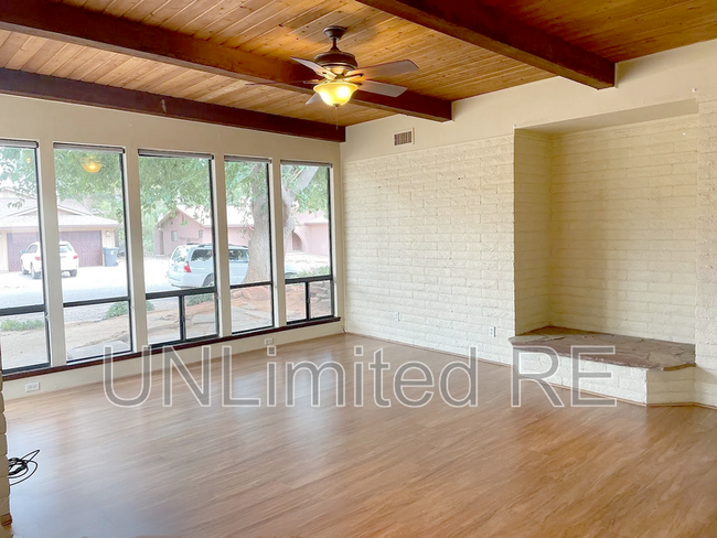 Building Photo - 355 Canyon Diablo Rd