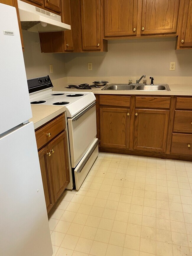 Building Photo - 703 Scherm Rd