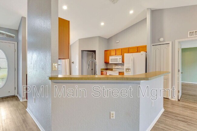 Building Photo - 707 Terranova Ave