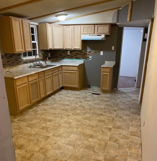 Foto del edificio - Available Now! Rent this 6 bedroom, 1 bathroom Home in Gaston!