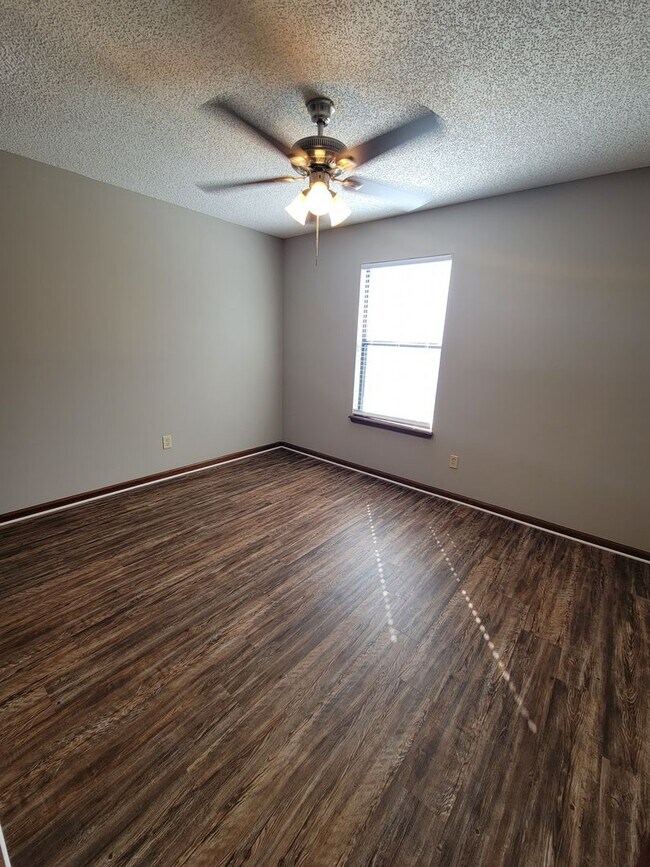 Foto del edificio - $1195 - 2/2 - Jefferson Square has receive...