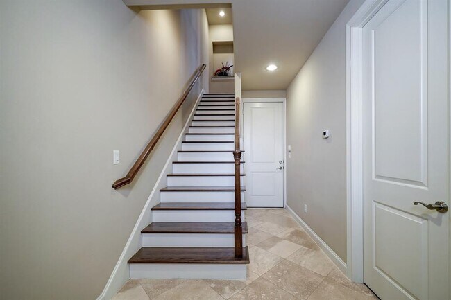 Building Photo - 9615 Fannin St