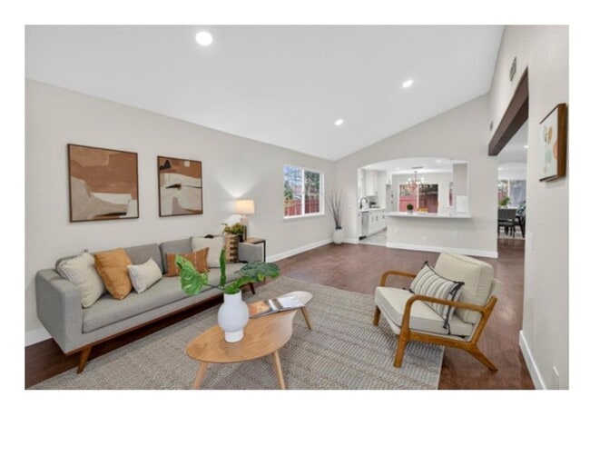 Foto del edificio - Coming Soon! Beautiful updated home, 4+2, 2 car garage